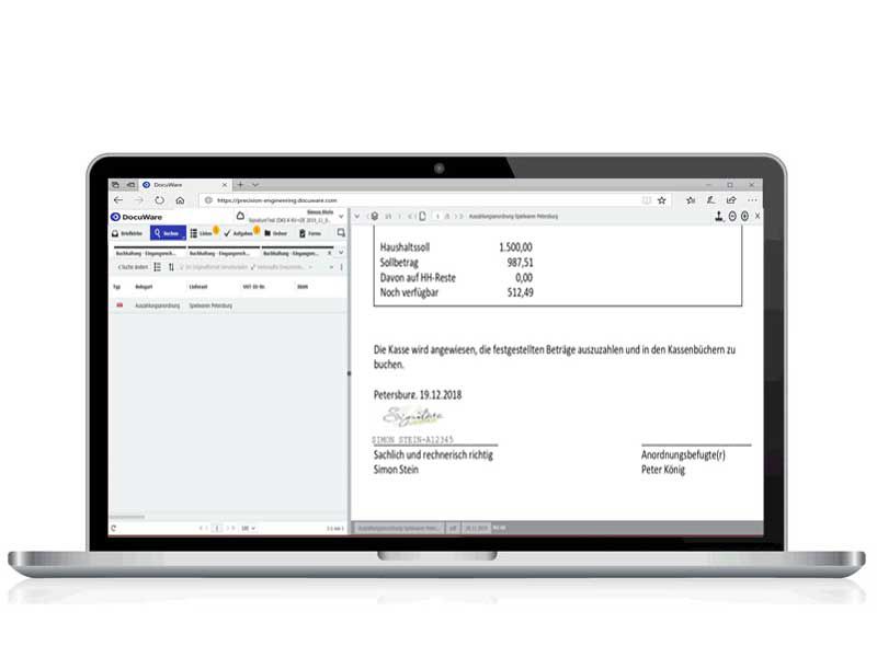 Laptop mit laufender DocuWare Software, Screenshot des Unterschriftenfeldes einer Rechnung, digitale Signatur 