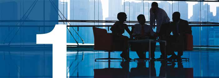 Businessmeeting vier Personen vor , silhouetten vor skyline, große eins im Vordergrund